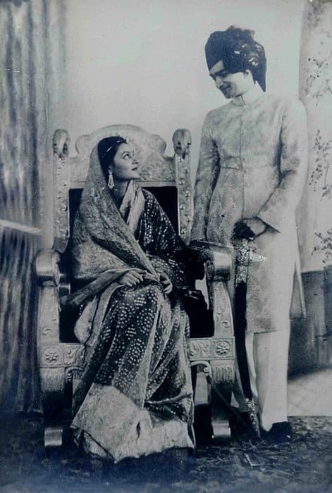 Exchange of garlands
